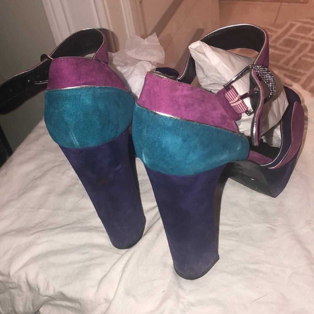 Shoes - Picture 3 of 3
